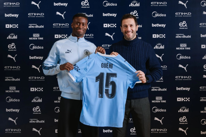 ‘เรือใบ’ เปิดตัว ‘เกฮี’ 20 ลป. มอบเสื้อเบอร์ 15